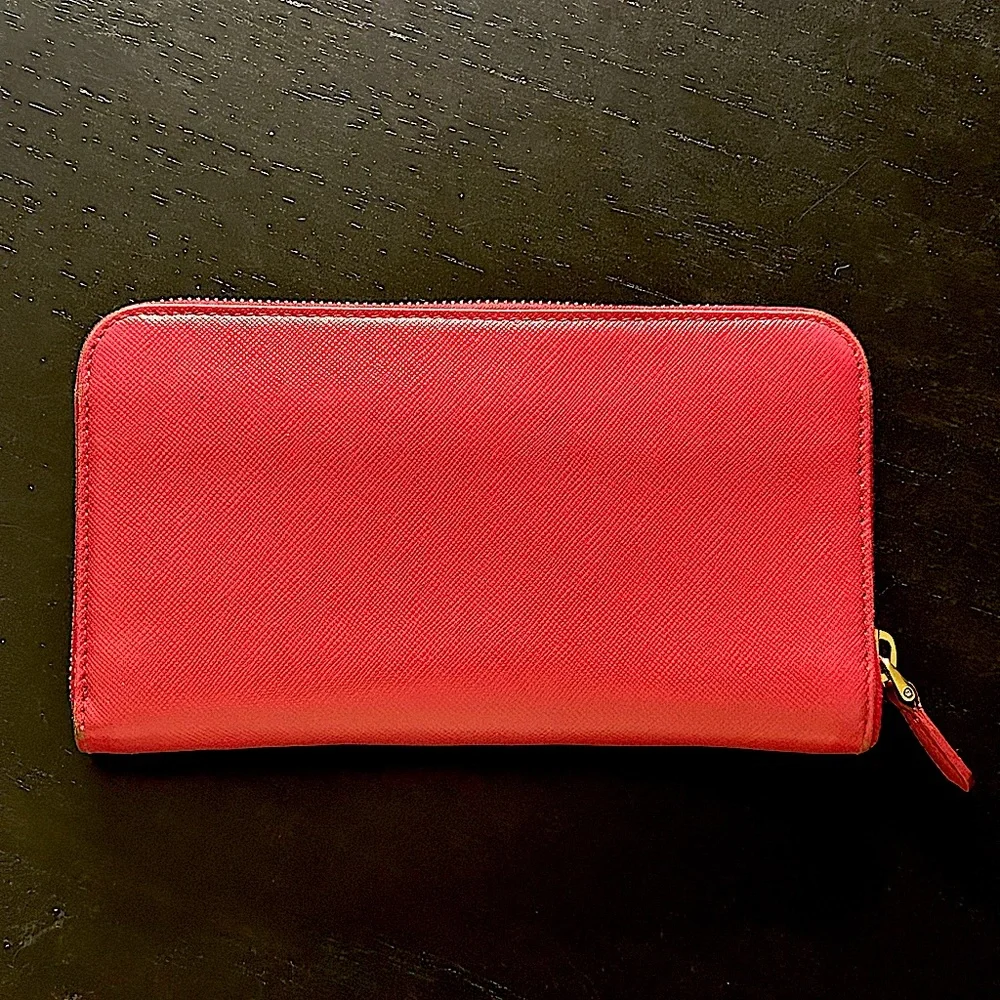 Prada Pre-loved Milano Saffiano Leather Wallet - Picture 2 of 9